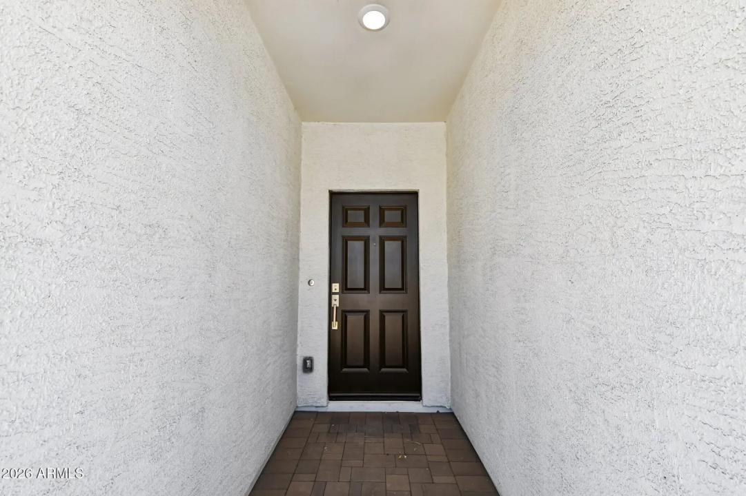 Real Estate Picture 4