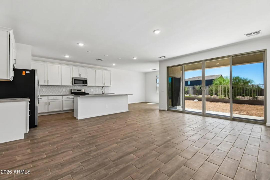 Real Estate Picture 5