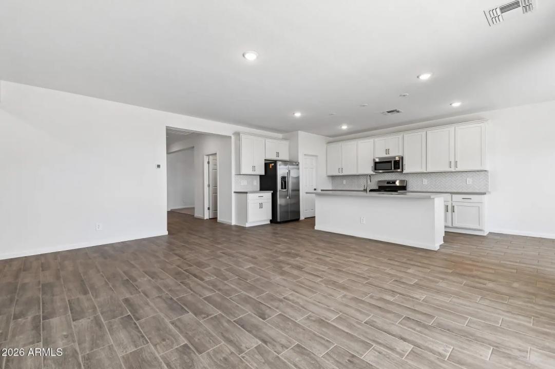 Real Estate Picture 6