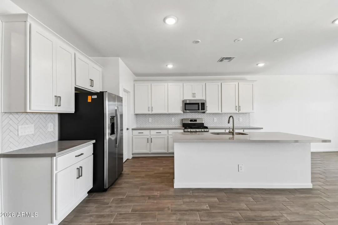 Real Estate Picture 7