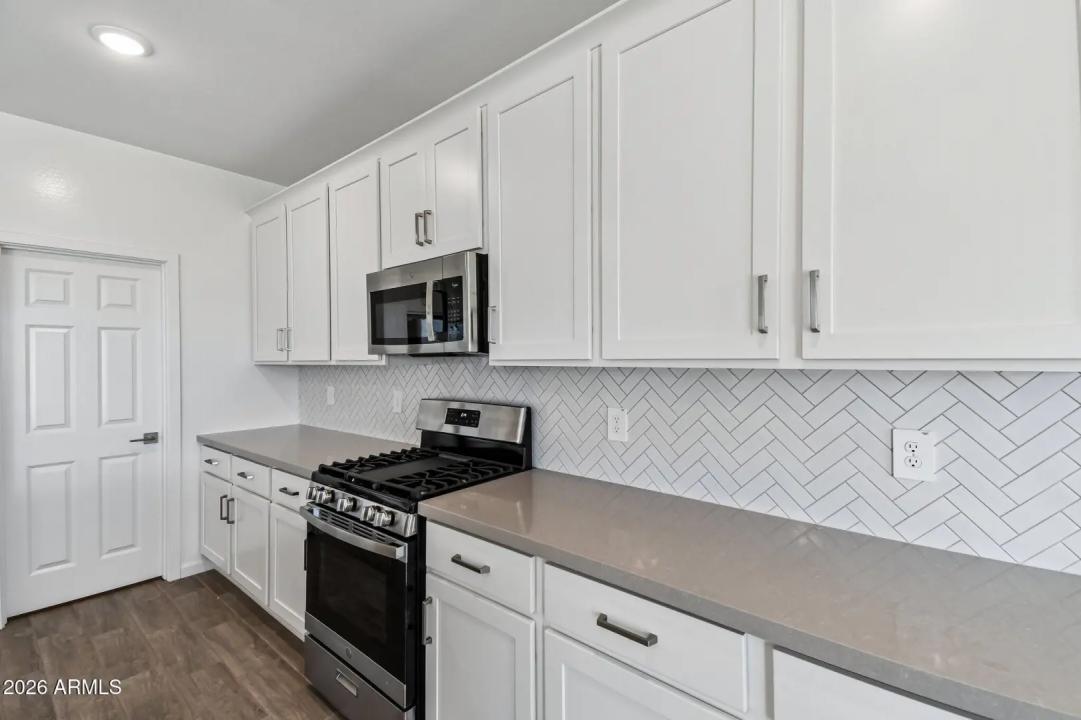 Real Estate Picture 8
