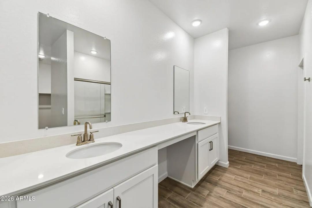 Real Estate Picture 26