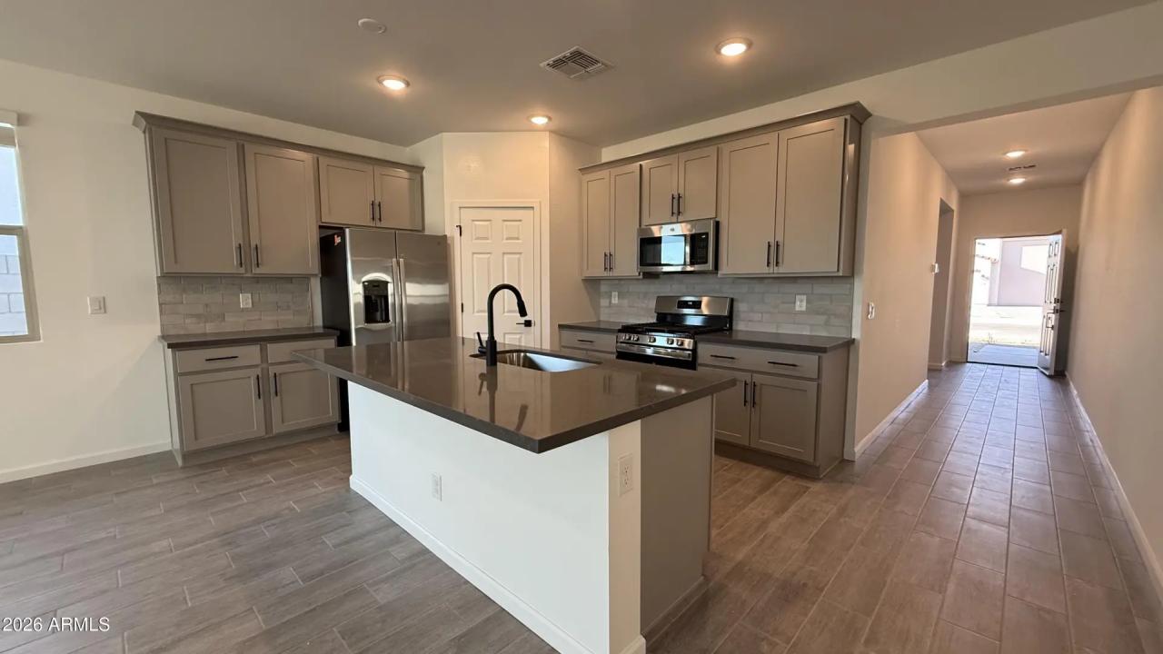 Real Estate Picture 11