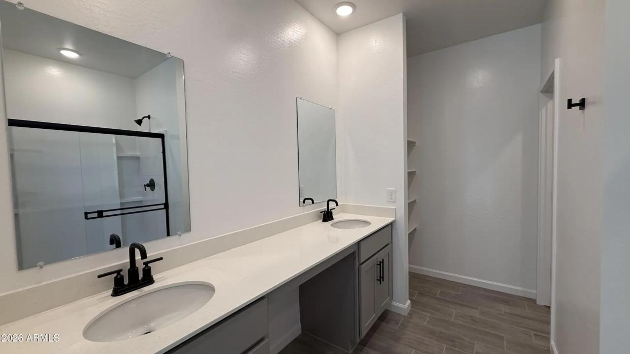 Real Estate Picture 17