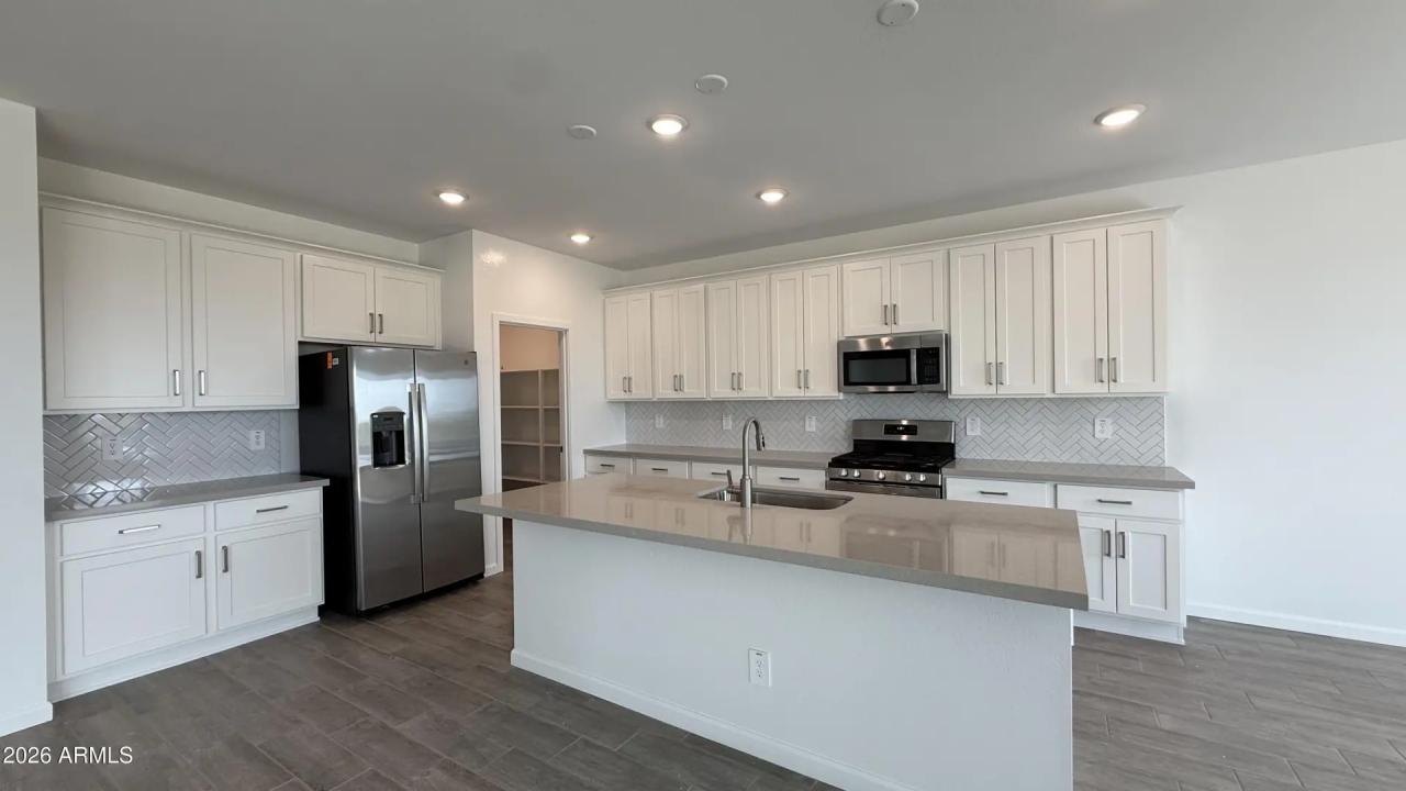 Real Estate Picture 3