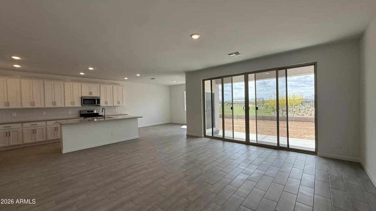 Real Estate Picture 6