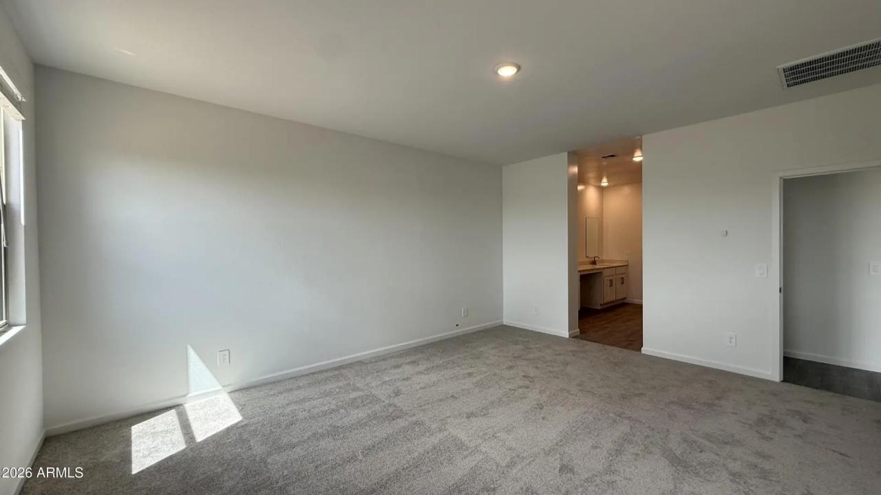 Real Estate Picture 7