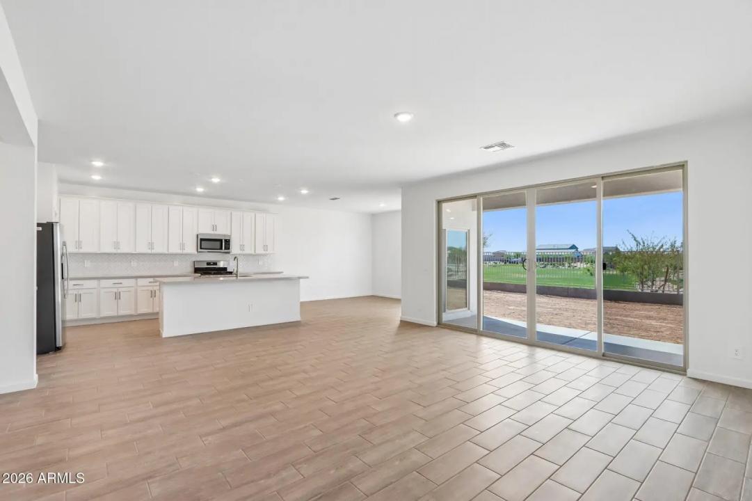 Real Estate Picture 8