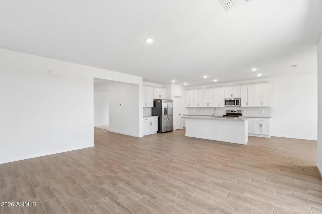 Real Estate Picture 9