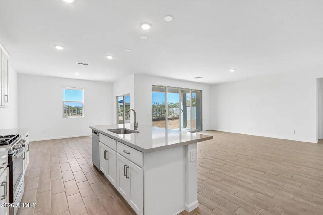 Real Estate Picture 11