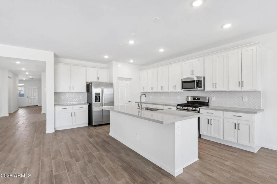 Real Estate Picture 12