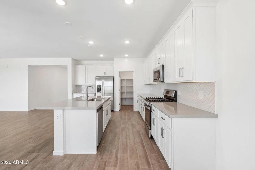 Real Estate Picture 13