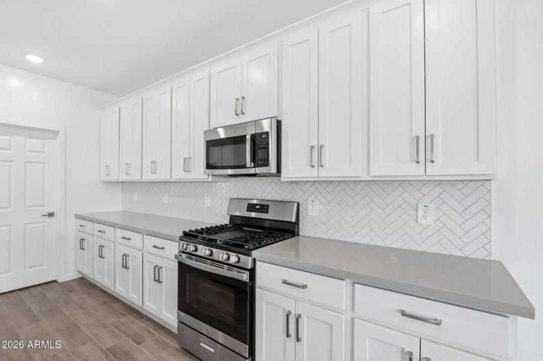 Real Estate Picture 14