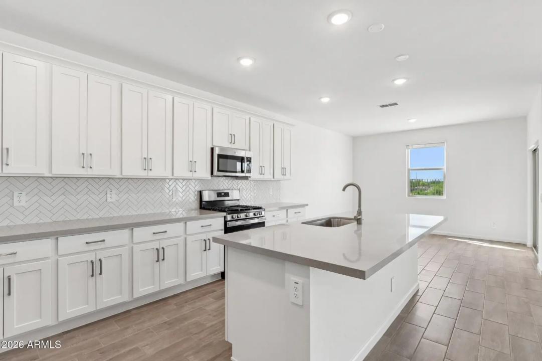 Real Estate Picture 15