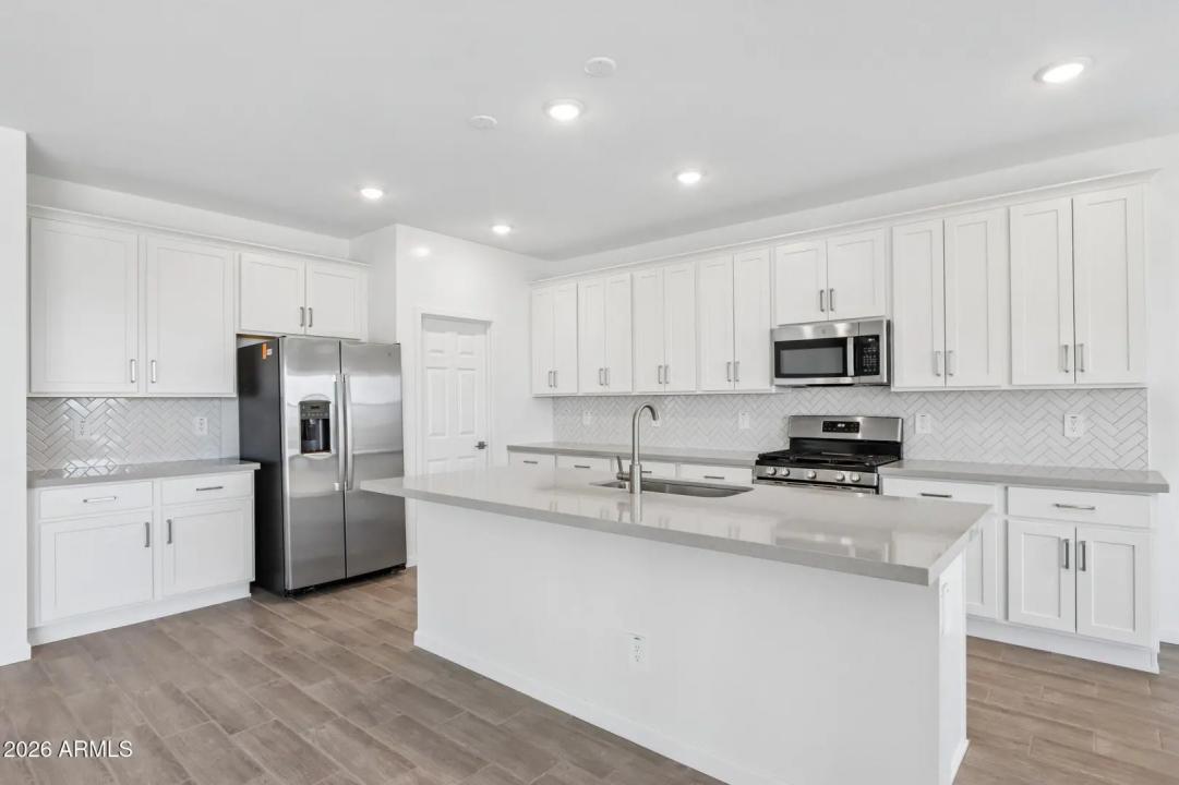 Real Estate Picture 16