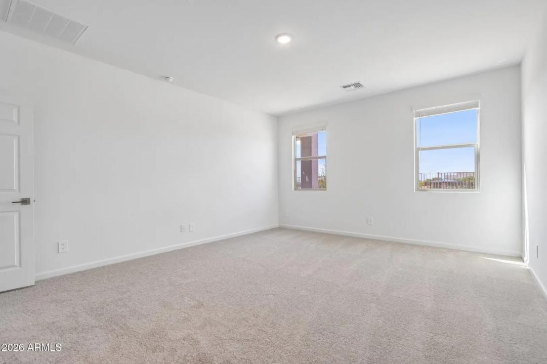 Real Estate Picture 18