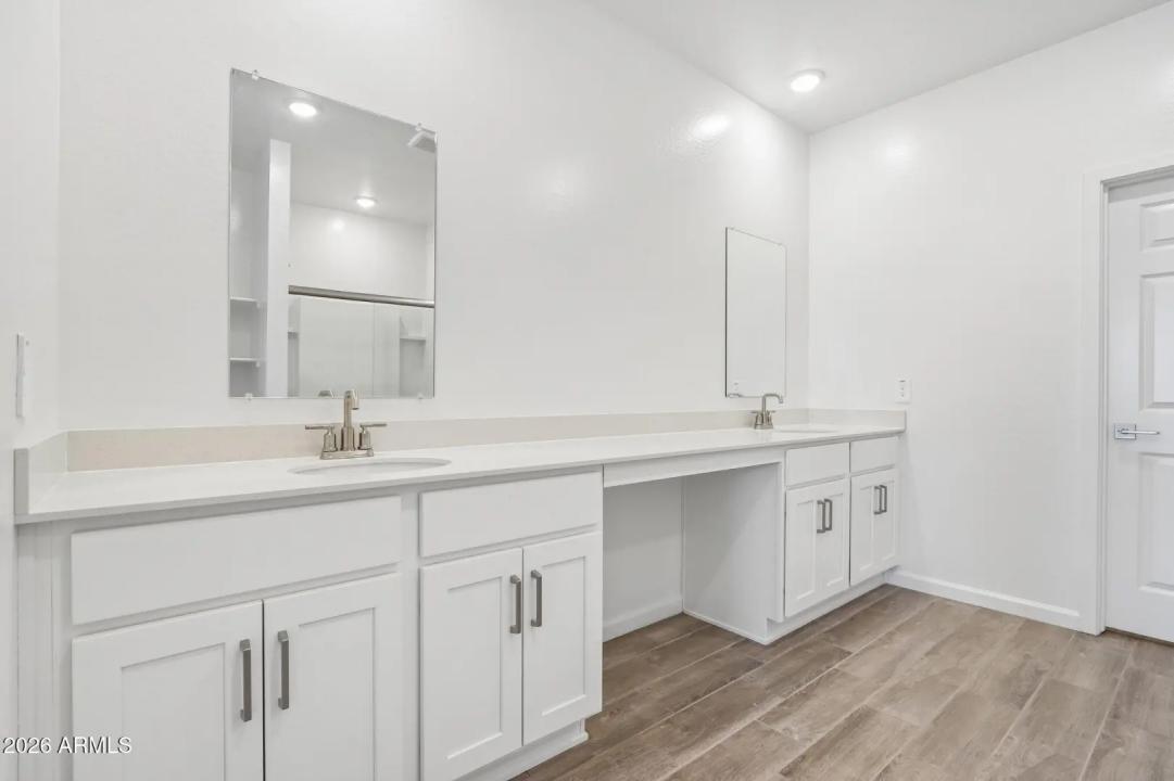 Real Estate Picture 22