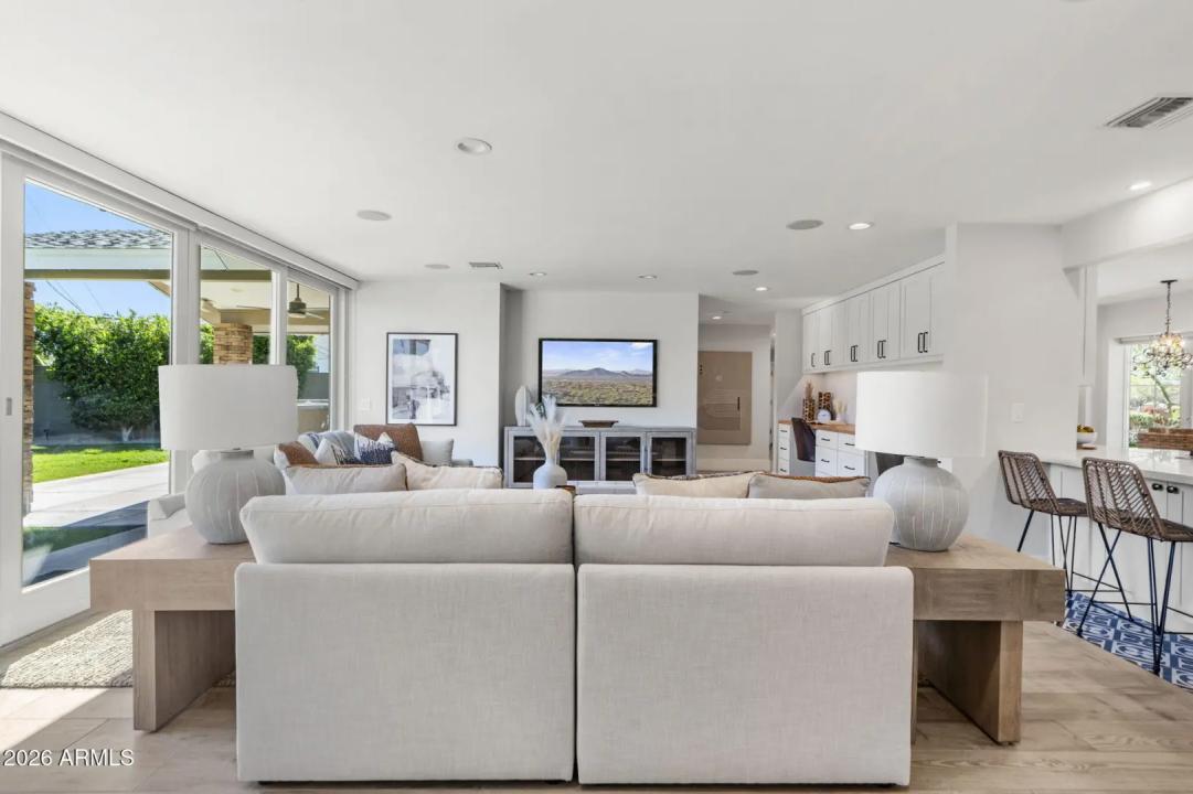 Real Estate Picture 8