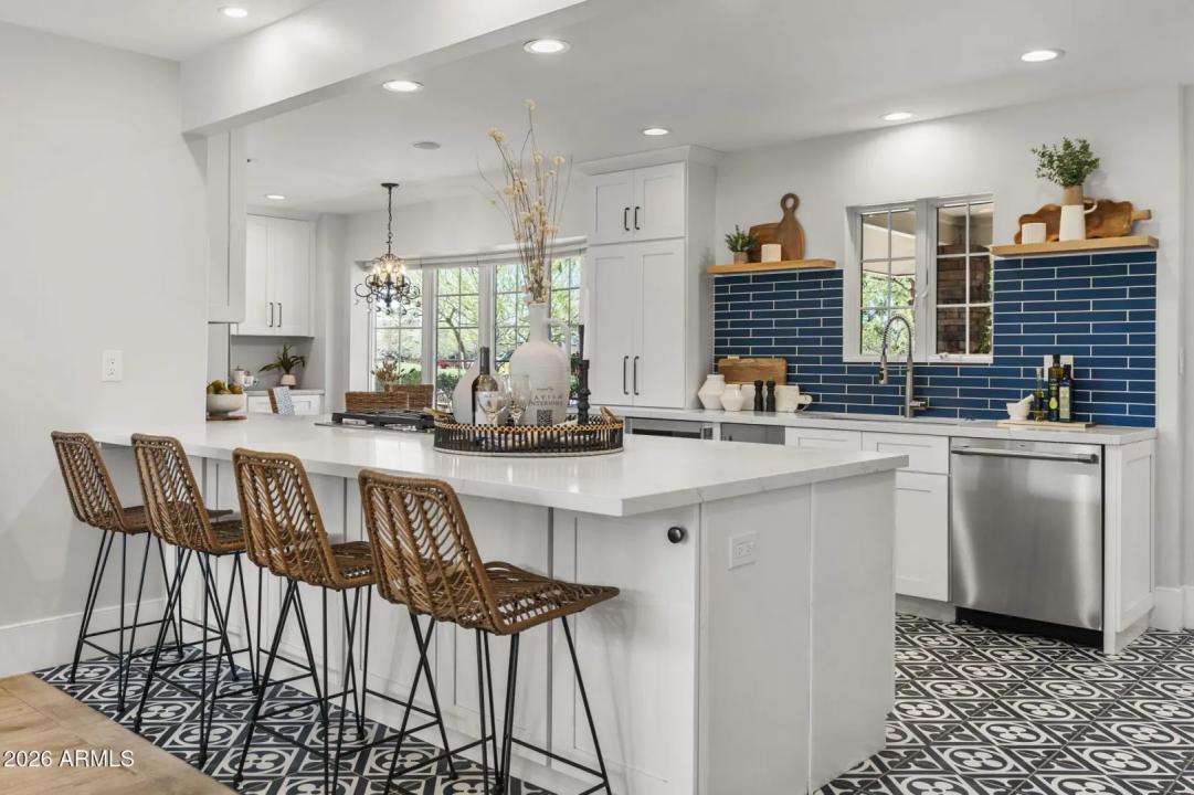 Real Estate Picture 3