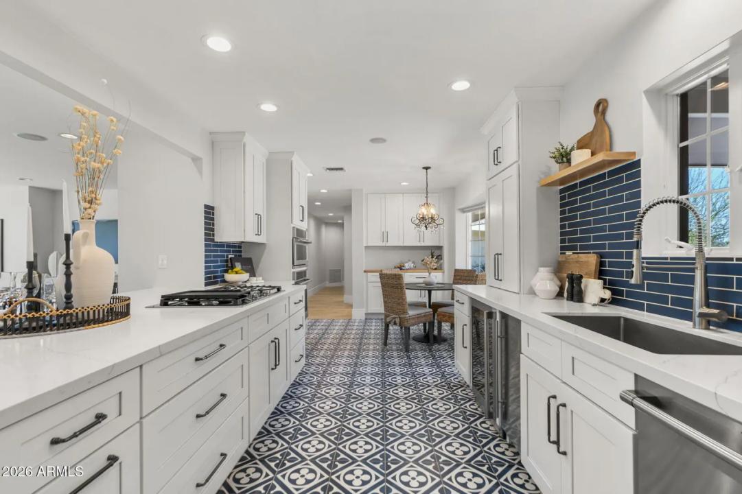 Real Estate Picture 12