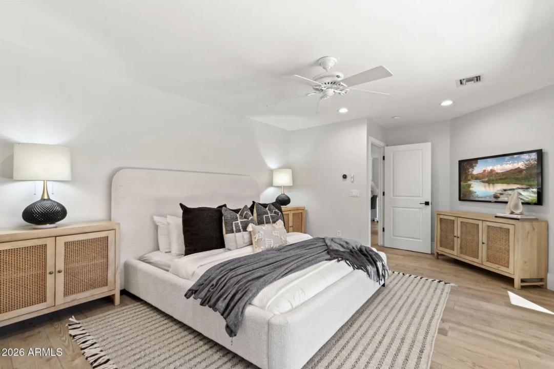 Real Estate Picture 17