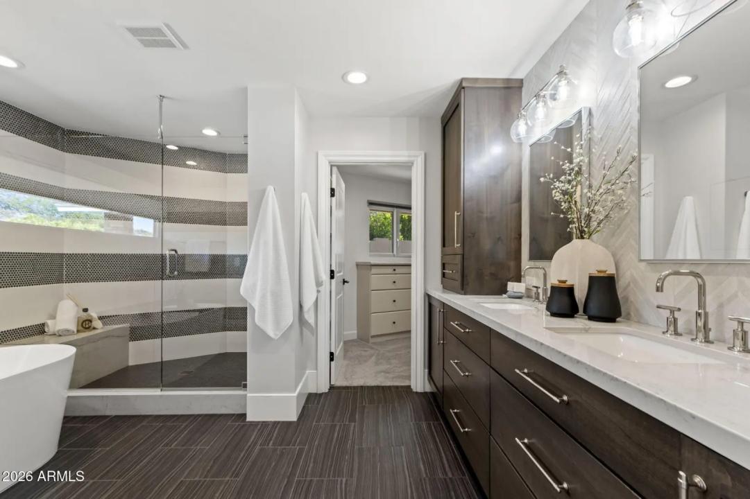 Real Estate Picture 18