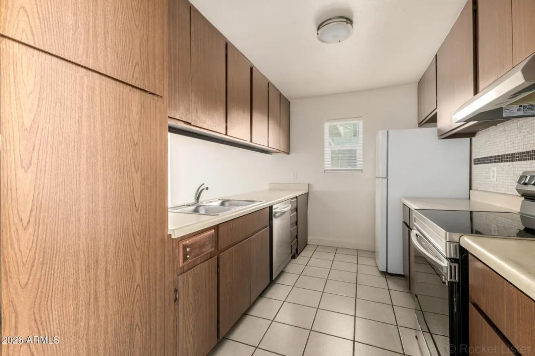 Real Estate Picture 12