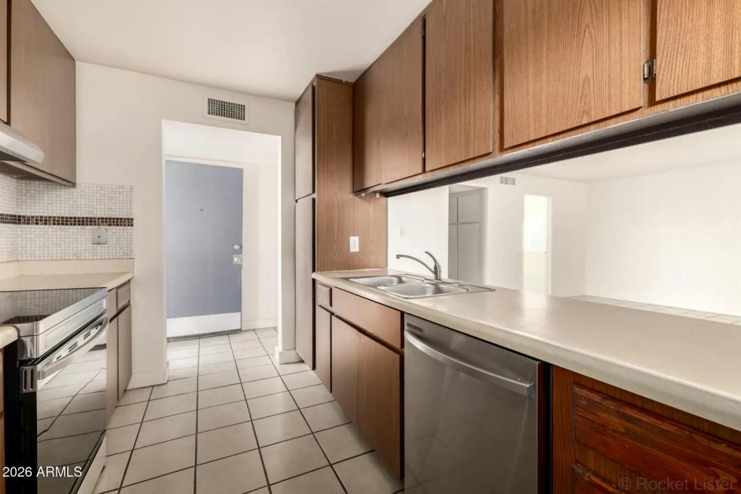 Real Estate Picture 14