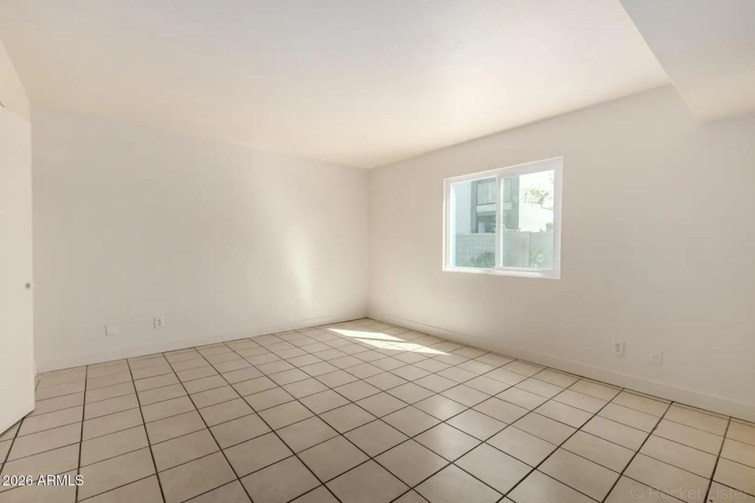 Real Estate Picture 16