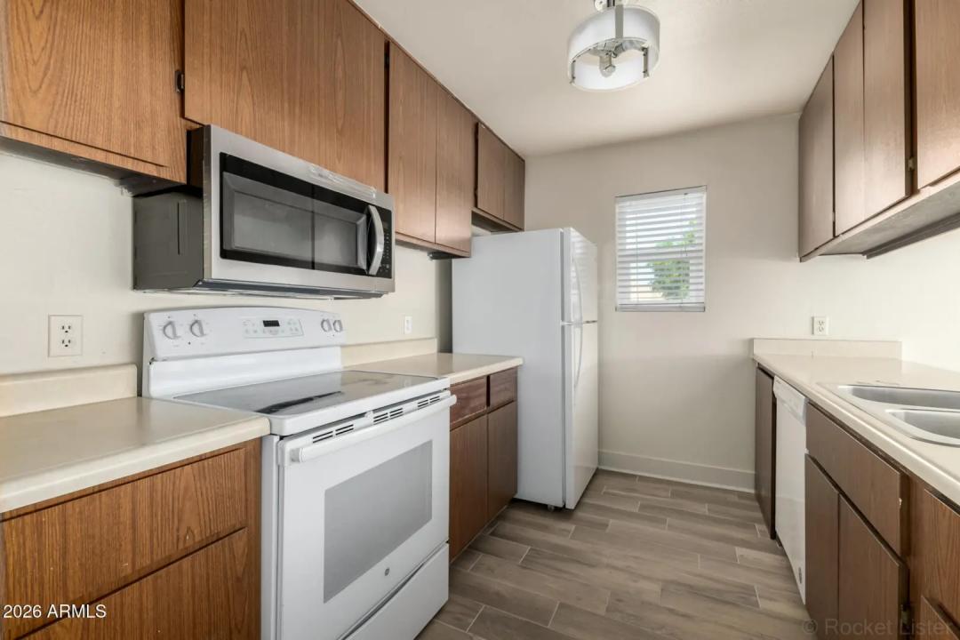 Real Estate Picture 30