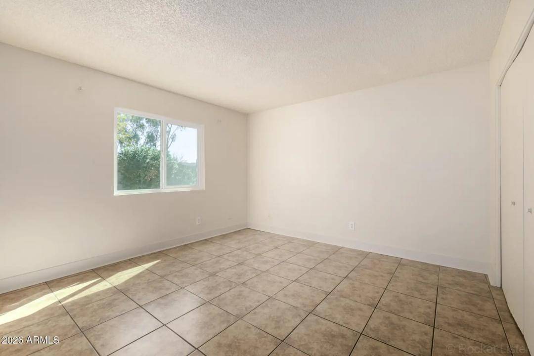 Real Estate Picture 33
