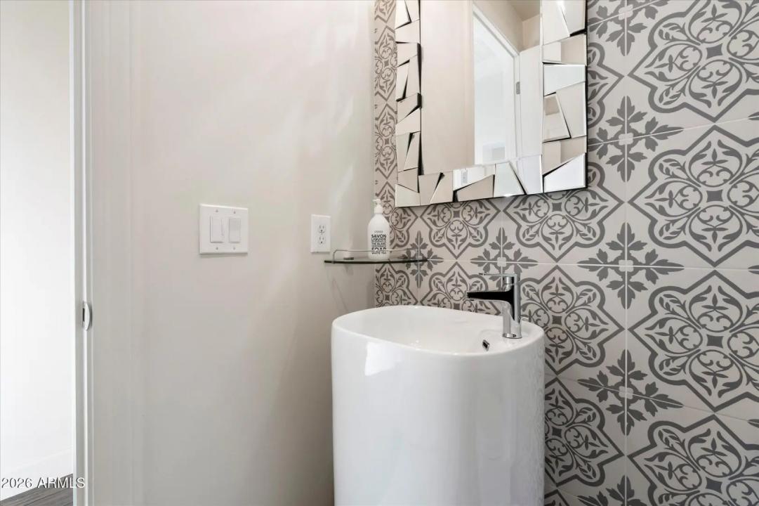 Real Estate Picture 16