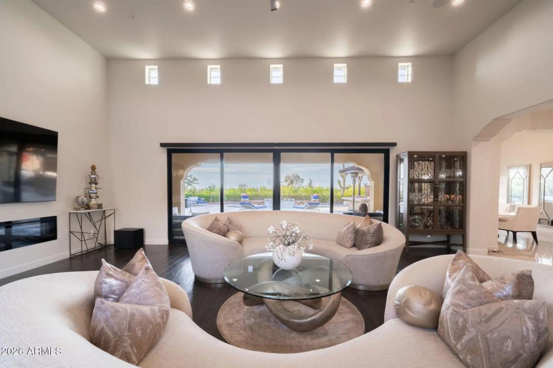 Real Estate Picture 7