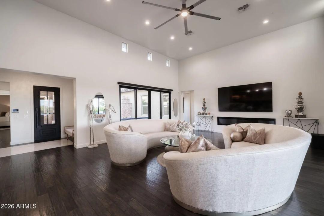 Real Estate Picture 5