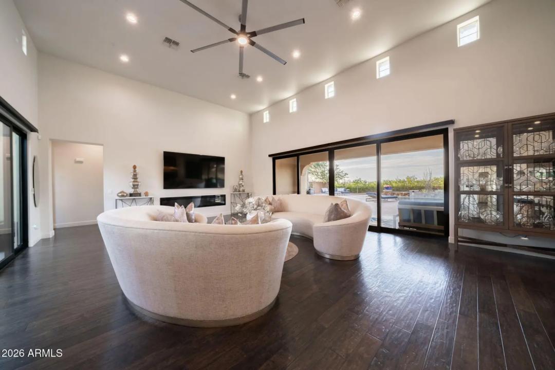 Real Estate Picture 6