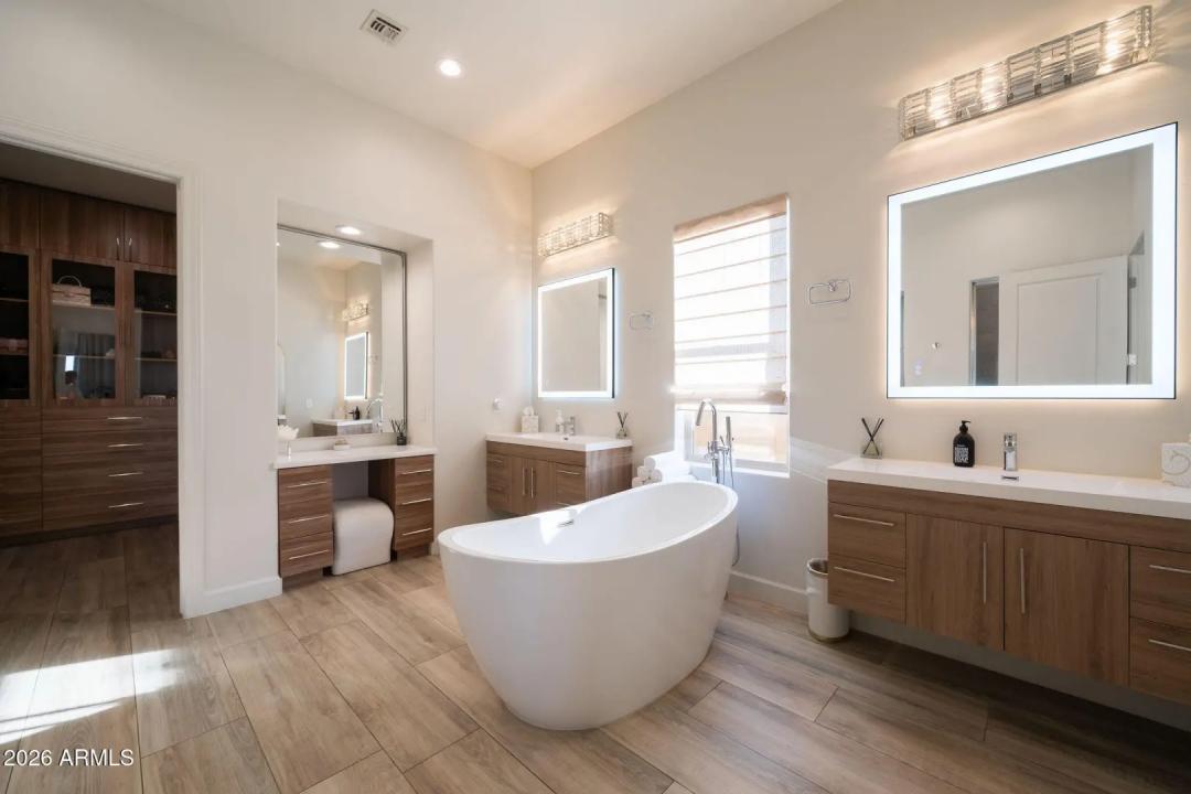 Real Estate Picture 95