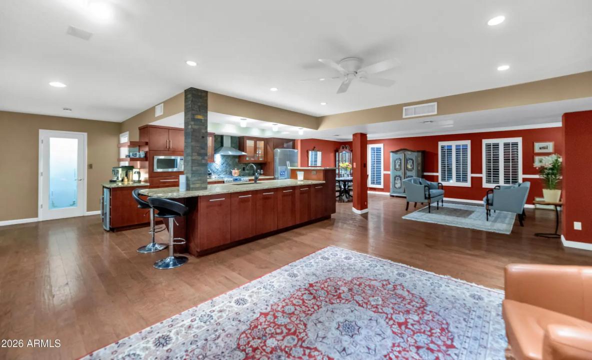 Real Estate Picture 4