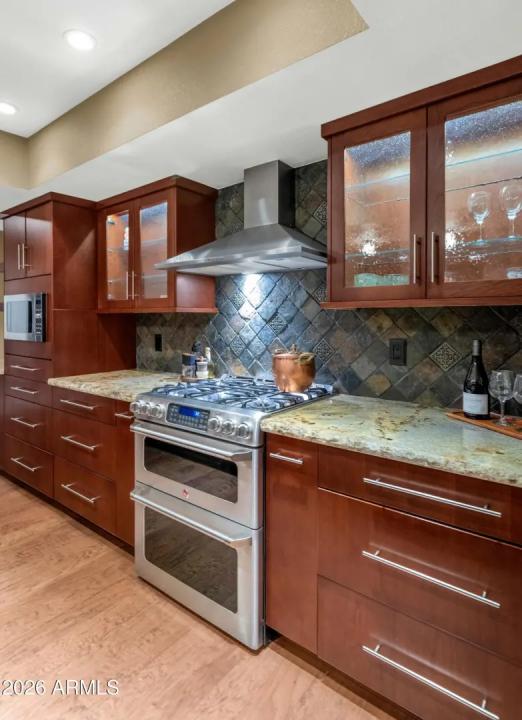 Real Estate Picture 8