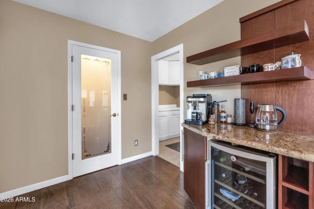 Real Estate Picture 11