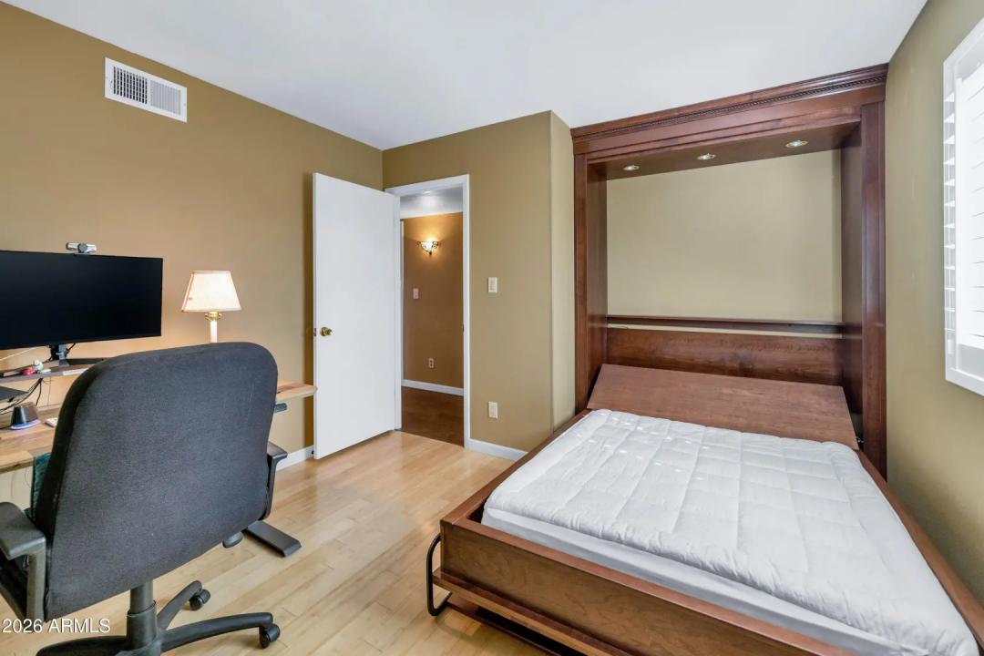 Real Estate Picture 25