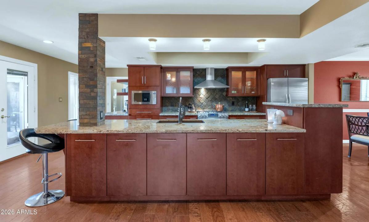 Real Estate Picture 9