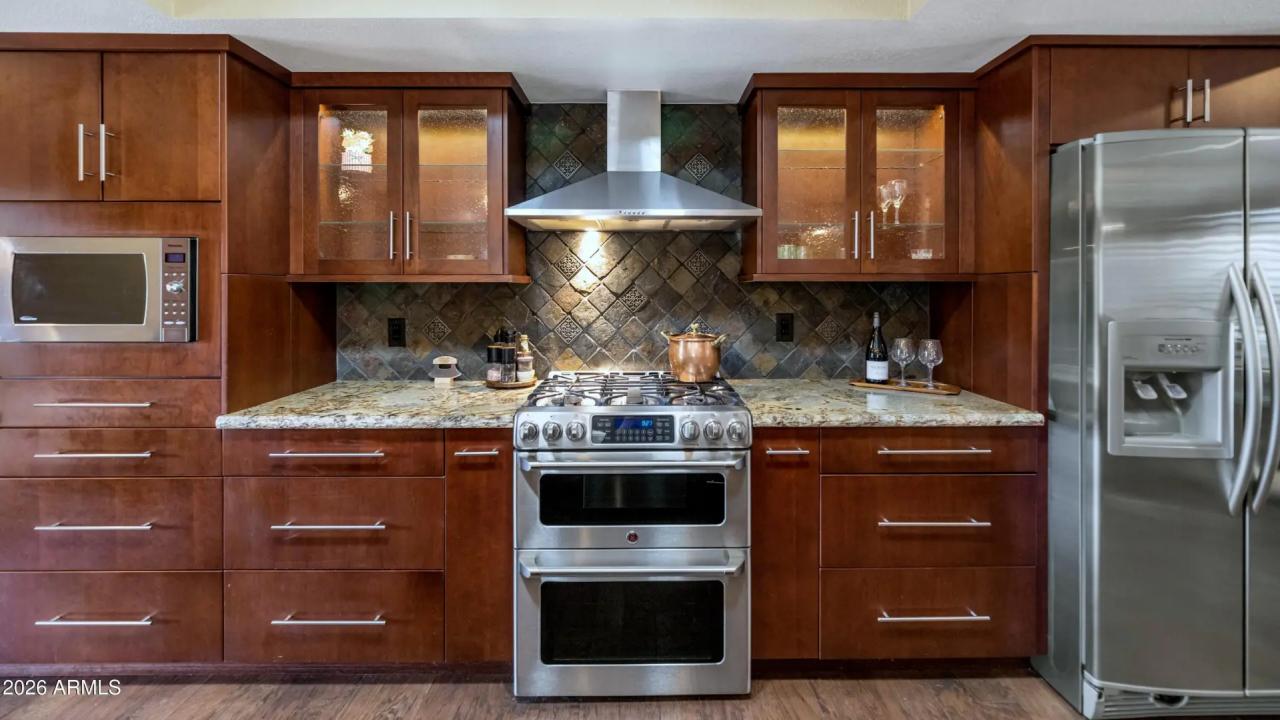 Real Estate Picture 7