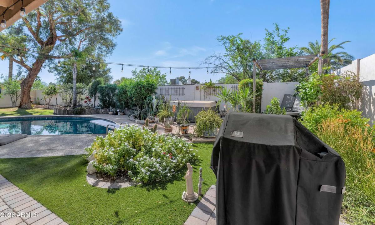 Real Estate Picture 32