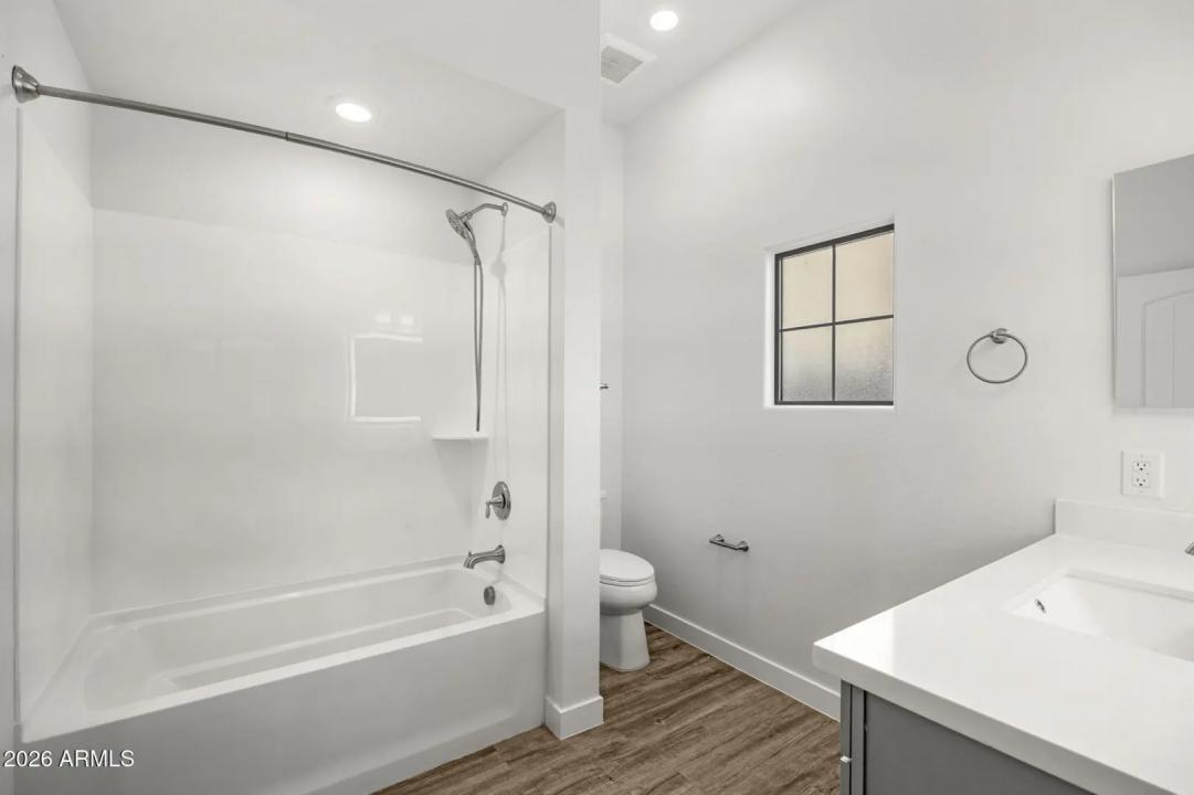 Real Estate Picture 14