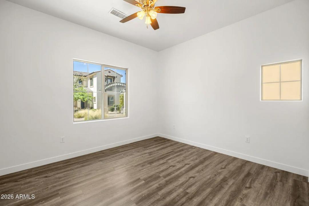 Real Estate Picture 16