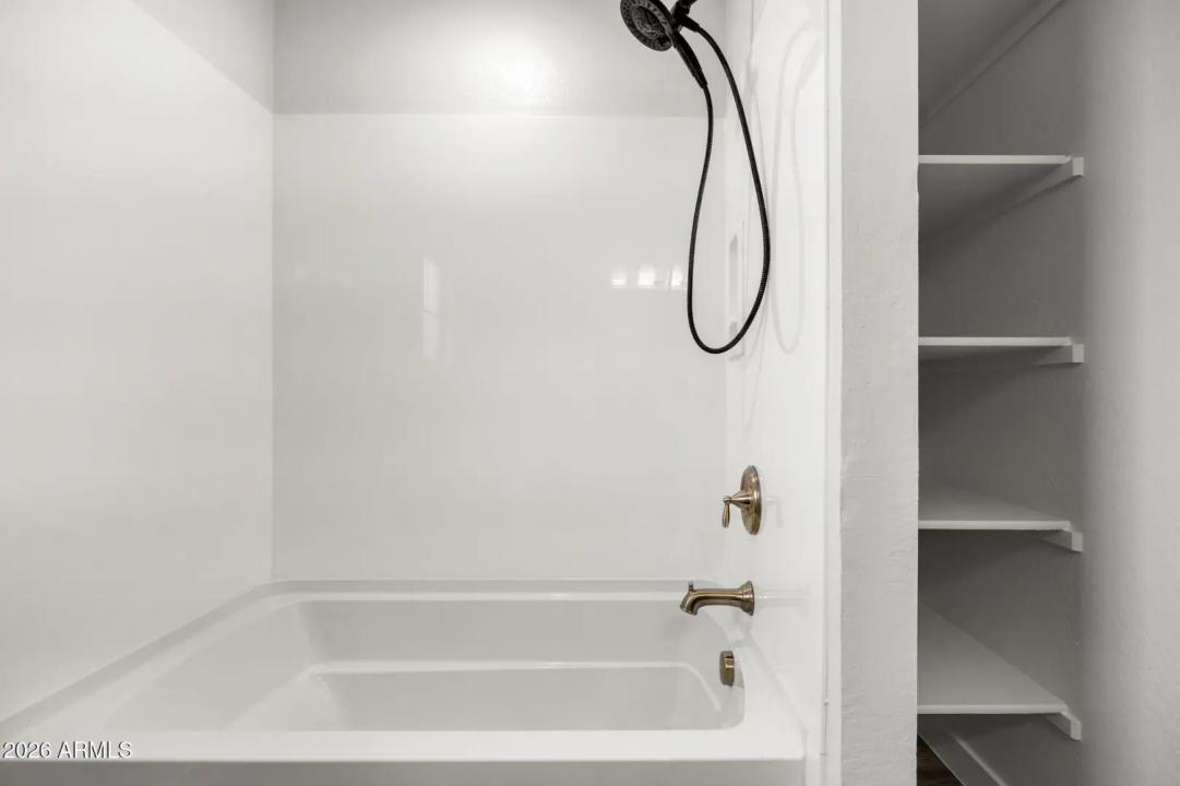 Real Estate Picture 17