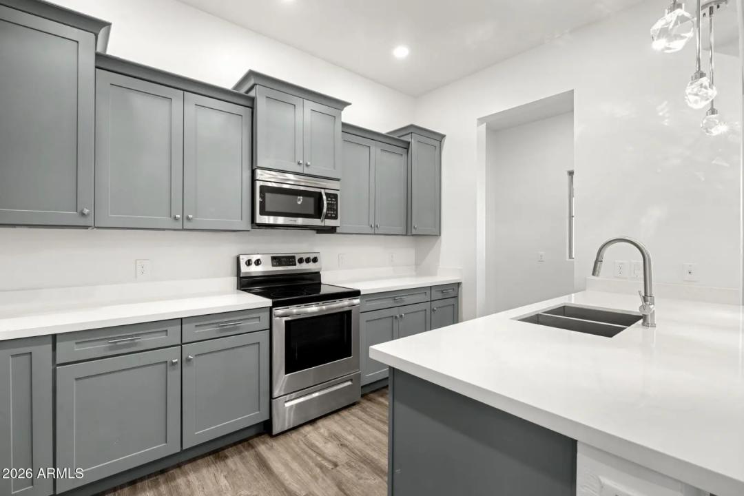 Real Estate Picture 9