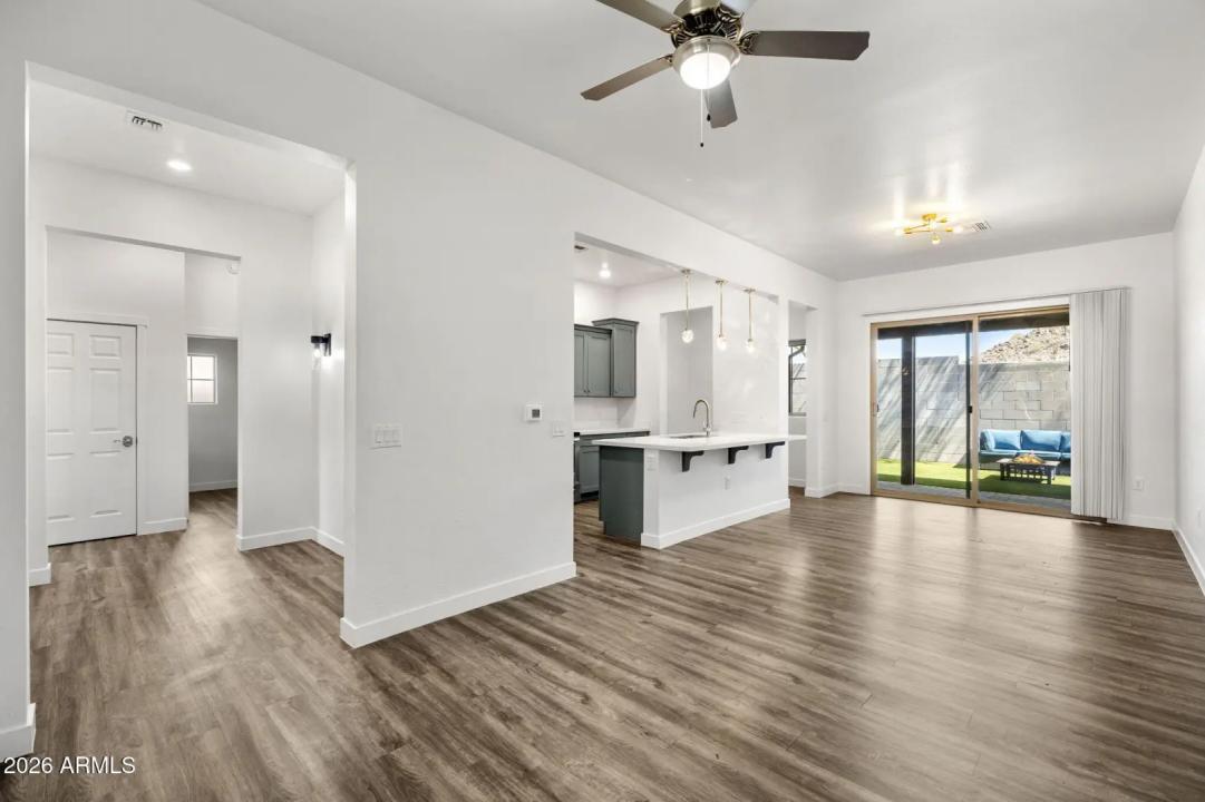 Real Estate Picture 5