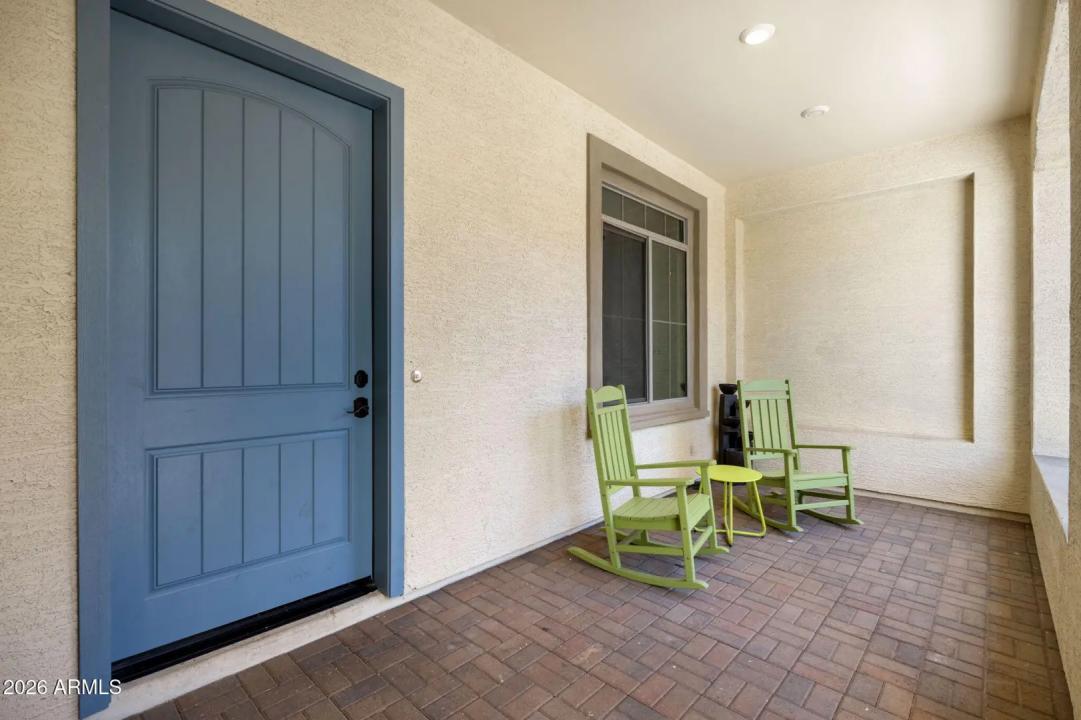 Real Estate Picture 4