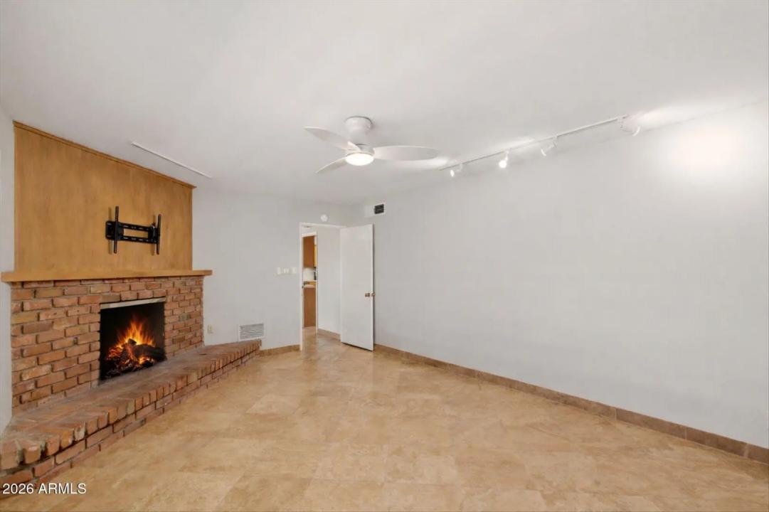 Real Estate Picture 16